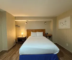 Photo 3 - Windsor Inn Hotel