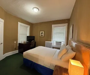 Photo 4 - Windsor Inn Hotel