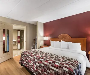 Photo 4 - Red Roof Inn Morton Grove