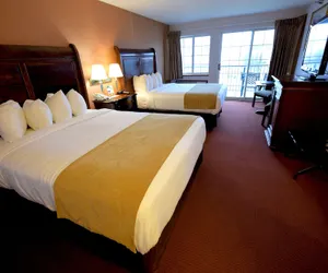 Photo 5 - Crown Choice Inn & Suites Lakeview & Waterpark