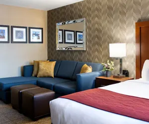 Photo 5 - Comfort Inn & Suites Logan International Airport