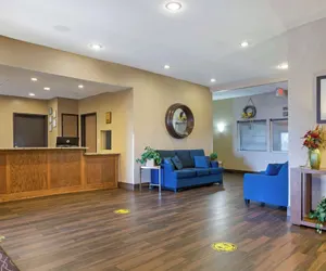 Photo 2 - Comfort Inn and Suites Pittsburg