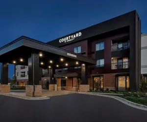 Photo 2 - Courtyard by Marriott Traverse City