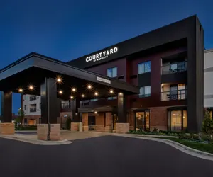 Photo 2 - Courtyard by Marriott Traverse City