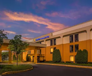 Photo 2 - Comfort Inn & Suites Mt. Holly - Westampton