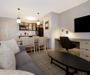 Photo 4 - Sonesta Simply Suites Boston Burlington