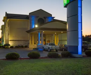 Photo 2 - Holiday Inn Express & Suites Wauseon by IHG