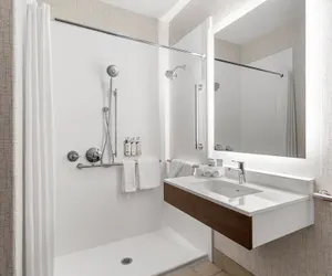 Photo 4 - Holiday Inn Express Vancouver North - Salmon Creek by IHG