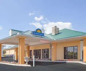 Photo 2 - Days Inn by Wyndham Lenoir City