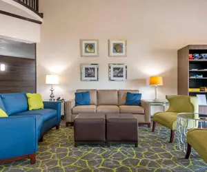 Photo 2 - Comfort Inn & Suites Fort Lauderdale West Turnpike