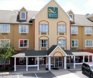 Photo 2 - Quality Inn & Suites Cincinnati Sharonville