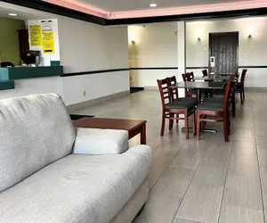 Photo 2 - Super 8 by Wyndham Madison IN