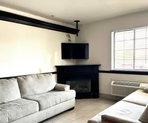 Photo 4 - Super 8 by Wyndham Madison IN