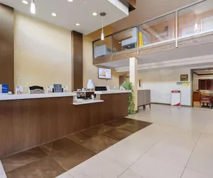 Photo 3 - Best Western Oakbrook Inn