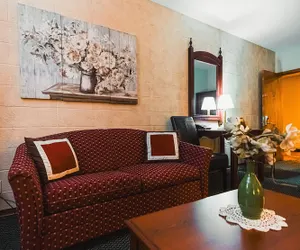 Photo 3 - Wrangler Inn