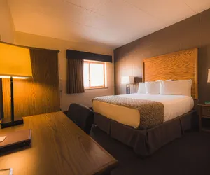 Photo 4 - Wrangler Inn
