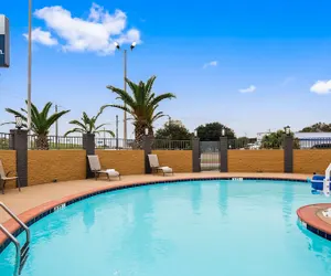 Photo 2 - Best Western Executive Inn El Campo