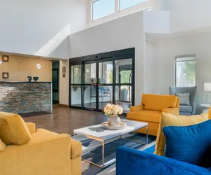 Photo 3 - Comfort Suites Auburn Hills-Detroit