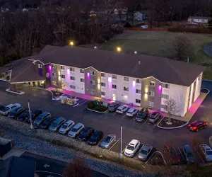 Photo 2 - College Inn