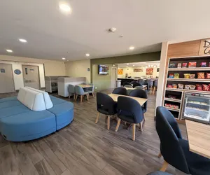 Photo 4 - College Inn