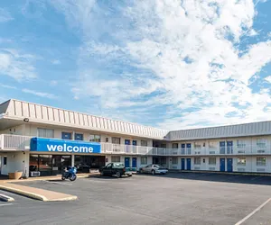 Photo 2 - Motel 6 San Antonio, TX - I-10 West