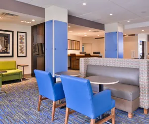 Photo 3 - Holiday Inn Express & Suites Mall of America - MSP Airport by IHG