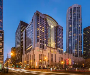 Photo 2 - Embassy Suites by Hilton Chicago Downtown Magnificent Mile