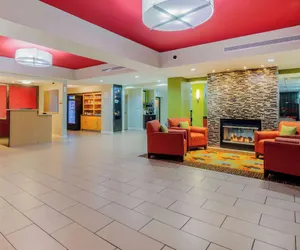 Photo 4 - La Quinta Inn & Suites by Wyndham Elkview - Charleston NE