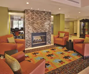 Photo 3 - La Quinta Inn & Suites by Wyndham Elkview - Charleston NE