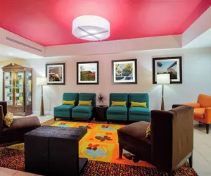 Photo 5 - La Quinta Inn & Suites by Wyndham Elkview - Charleston NE