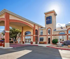 Photo 2 - Baymont by Wyndham Lubbock