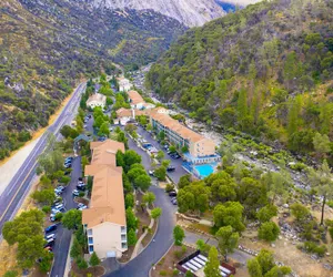 Photo 2 - Yosemite View Lodge