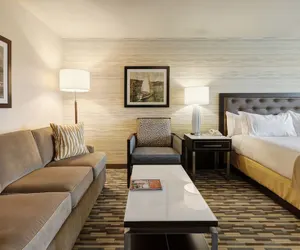 Photo 3 - Holiday Inn Express Hotel & Suites Warwick-Providence (Arpt), an IHG Hotel