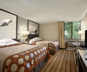 Photo 2 - Super 8 by Wyndham Redfield