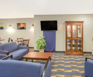 Photo 2 - Microtel Inn & Suites by Wyndham Manistee