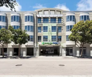 Photo 2 - Holiday Inn Express and Suites Fisherman's Wharf by IHG