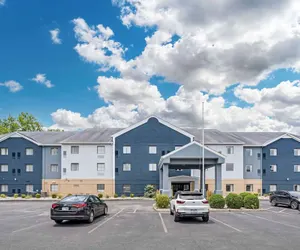 Photo 2 - Country Inn & Suites by Radisson, Pickerington, OH