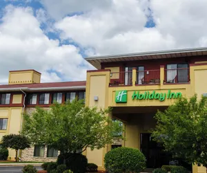 Photo 2 - Holiday Inn Pewaukee - Milwaukee West, an IHG Hotel