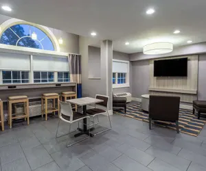 Photo 3 - Microtel Inn & Suites by Wyndham Bethel/Danbury