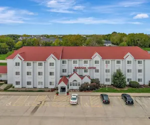 Photo 2 - Ramada Limited by Wyndham, Bloomington I-55 & I-74 IL