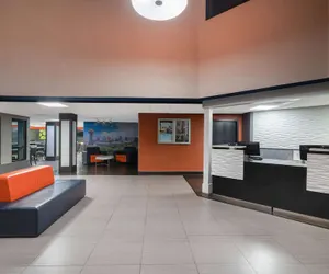 Photo 3 - La Quinta Inn & Suites by Wyndham Knoxville East