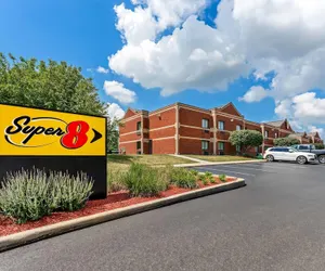 Photo 2 - Super 8 by Wyndham Elgin