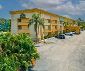 Photo 2 - La Quinta Inn & Suites by Wyndham Tampa Brandon West