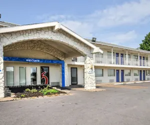 Photo 2 - Motel 6 Saint Joseph, MO