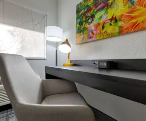 Photo 2 - La Quinta Inn & Suites by Wyndham Jacksonville Mandarin