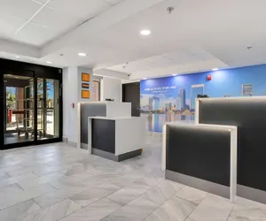Photo 5 - La Quinta Inn & Suites by Wyndham Jacksonville Mandarin