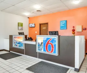 Photo 2 - Motel 6 Longview, TX - North