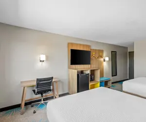 Photo 5 - Days Inn & Suites by Wyndham Des Moines Airport