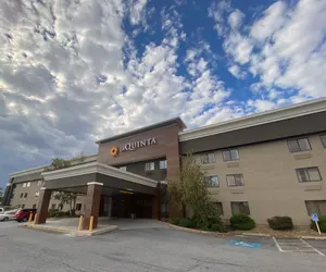 Photo 2 - La Quinta Inn & Suites by Wyndham Harrisburg Airport Hershey