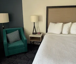 Photo 4 - Baymont by Wyndham Columbia, MO